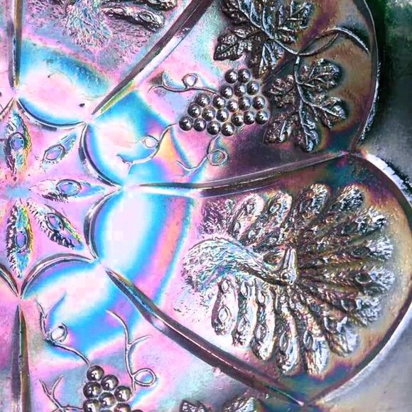 Stunning Fenton Iridescent Carnival Glass Peacock and Grapes 3-Footed Bowl - Picture 5 of 10